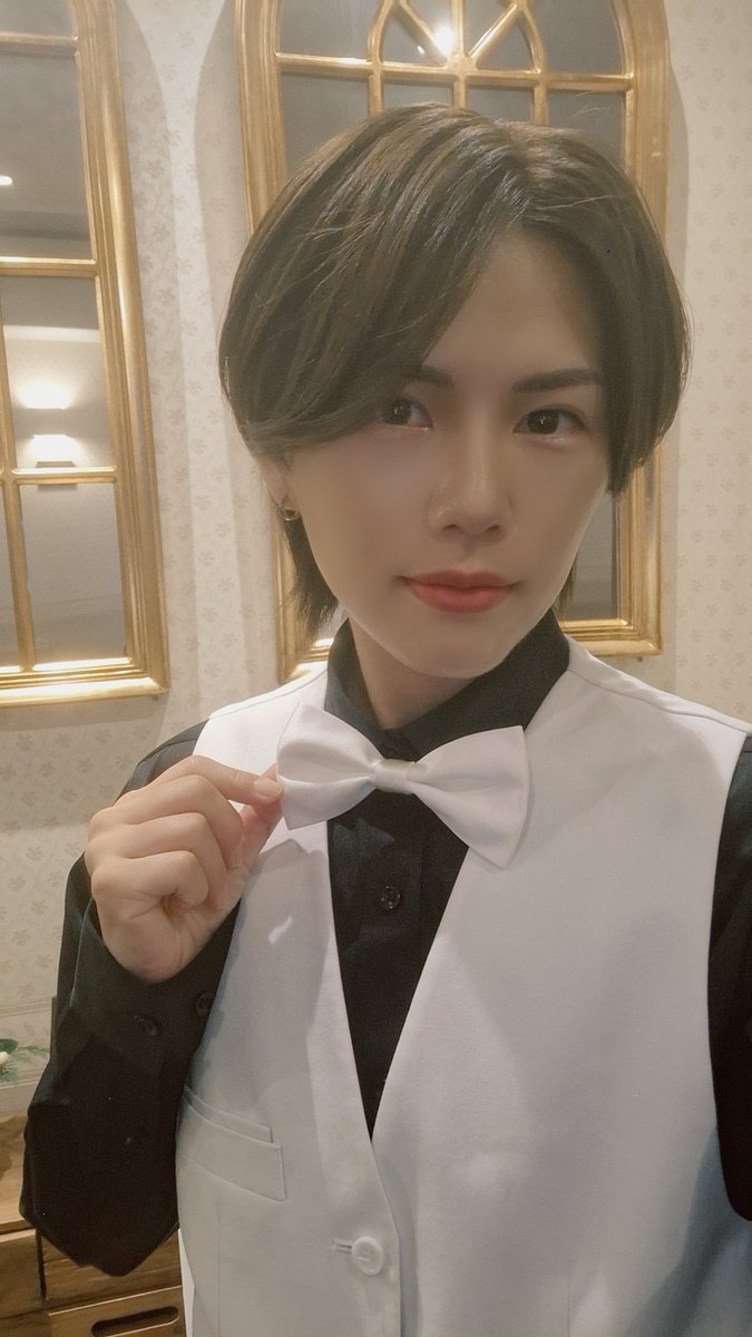 kento_luna's tweet photo. 今日は日本橋の店舗出勤😉白似合う？？
健斗のワッフル🧇食べて欲しい❤
#コンカフェ #男装コンカフェ
#日本橋 #心斎橋 https://t.co/9BxrWeaTpW