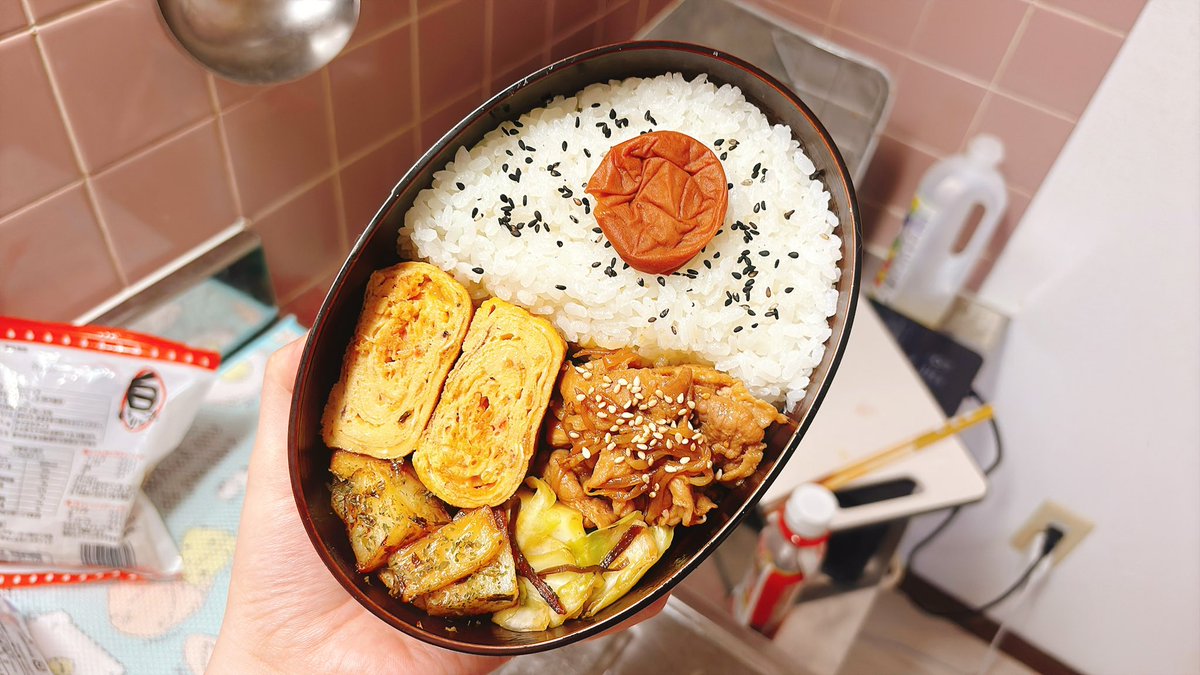 0_xz__'s tweet photo. 夜勤頑張る旦那に愛妻弁当作った。
これ食べて今日も私のために働いてきてください。 https://t.co/Ar9d3bWDZR
