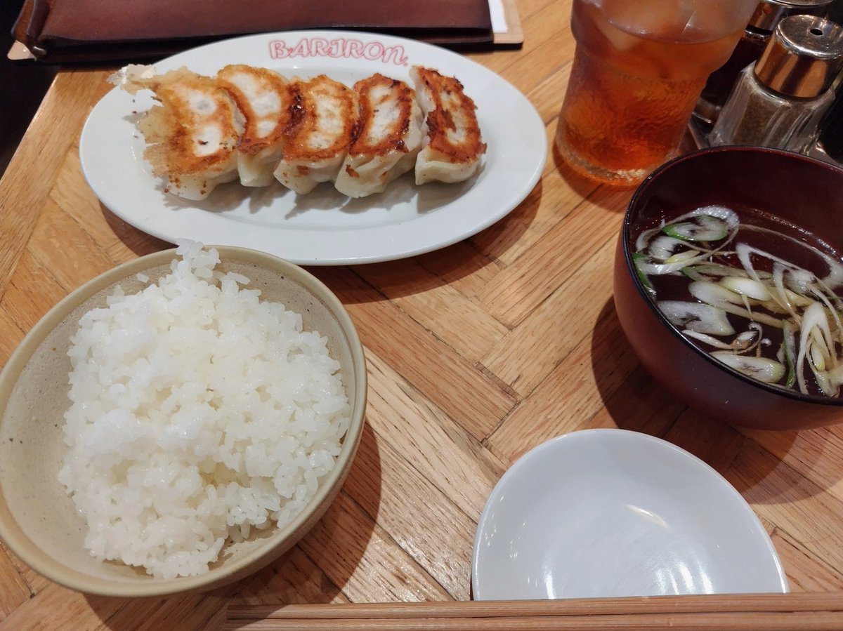 _priicii14's tweet photo. 貼りたい女多すぎて車足りないんだけど俺だけ？
なわけないよな？
みんな車たりてないだろ？
金と土地無限にあったら好きな子達でハーレム作れるわ https://t.co/Rbw75jdMiQ