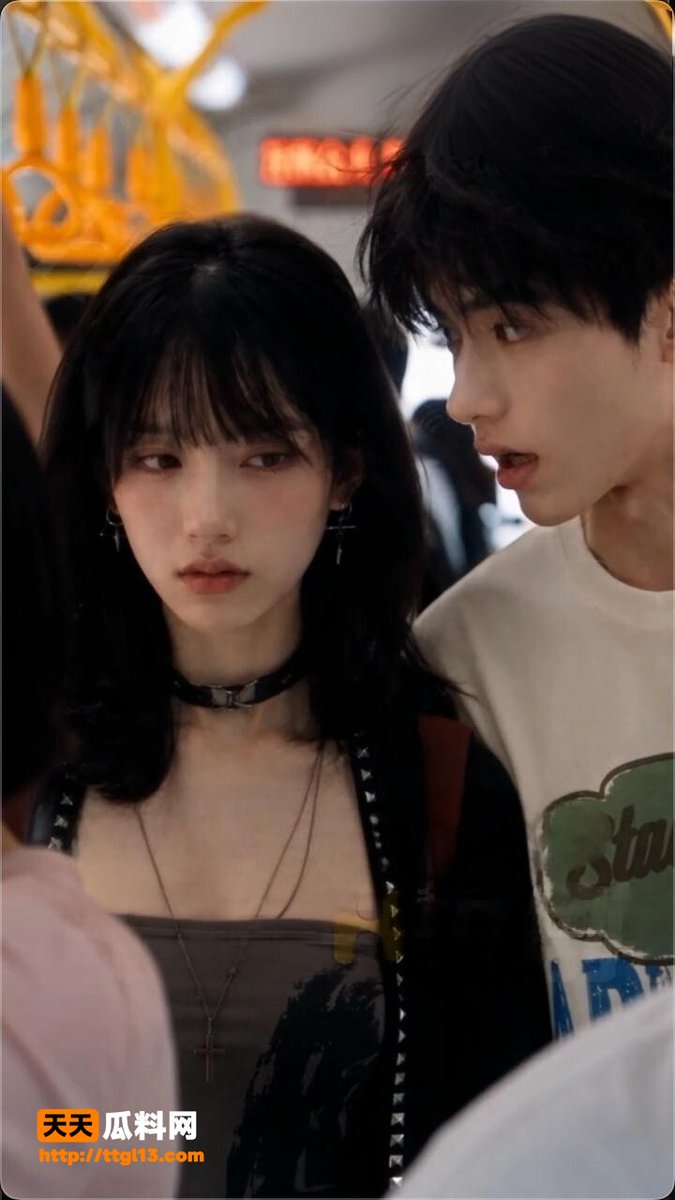 _tony1k_'s tweet photo. 热门色情AI短剧《母上攻略》5-6合集：地铁项圈刚晃完，蓝球衣裤一褪双手就捧上来。
https://t.co/UAxGWJNp8I https://t.co/gSC5sIVtpZ
