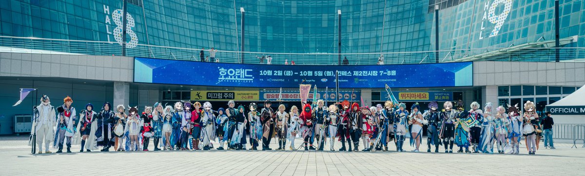 canopus1026's tweet photo. #HOYOLAND2026 #호요랜드2026 #genshinimpact #원신 #대팀코 #달빛에전하는세레나데 

2026.10.3(토) 3일차, 자급자족 원신 퍼레이드(!)를 시작하자 31명이었던 대팀코 인원이 순간적으로 불어난 현장

공식에서도 촬영왔어요! 작년에 이어 올해도 잊지 못할 순간을 다시 한번 만들었습니다.  *^-^*

[사진/영상]
📸@NaMo_2222 
📷@Reika_250721 @AMashiro126 @byminolta
🎥@gameworker0507

[코스어]
피에로 @mark42t
타르탈리아 @Pelon_3857
스카라무슈 @ihenn_2H
판탈로네 @Olga__Han
산드로네 @harusari_cos
리넷(KFC) @Rurorang_chan
리넷(원신카페) @iriohnara
포칼로스 @pongpong_0902
라이덴 쇼군 @loxen__43 
토마 @flyingdragon08
카미사토 아야토 : 카미사토류··· 물의 영역!
방랑자 @muuuu__mu1
알하이탐 @Vovkcos
소(2차 창작) @cos_yesong
종려 @Se1ya_cos
아이테르 @giyu268621
루미네 @a6504027 
화염심연메이지 @Divine98320 
바르카 @arimika_9
다이루크 @woodwork_carpe  
꼬마마녀 클레 @gloomy_5_7
베넷 @Aengdu_jadu
두린 @cloudlymoons
로엔 @canopus1026
바르바토스 @Himitsu_Cos
플린스 @Cos_DongJa
일루가 @kunyaaan_
키니치 @mora10_dd
알료샤 @yo_cosplay2
외 10 명

모두 수고많았습니다👏

"코스프레란 삶에 색다른 활력을 주는 것"