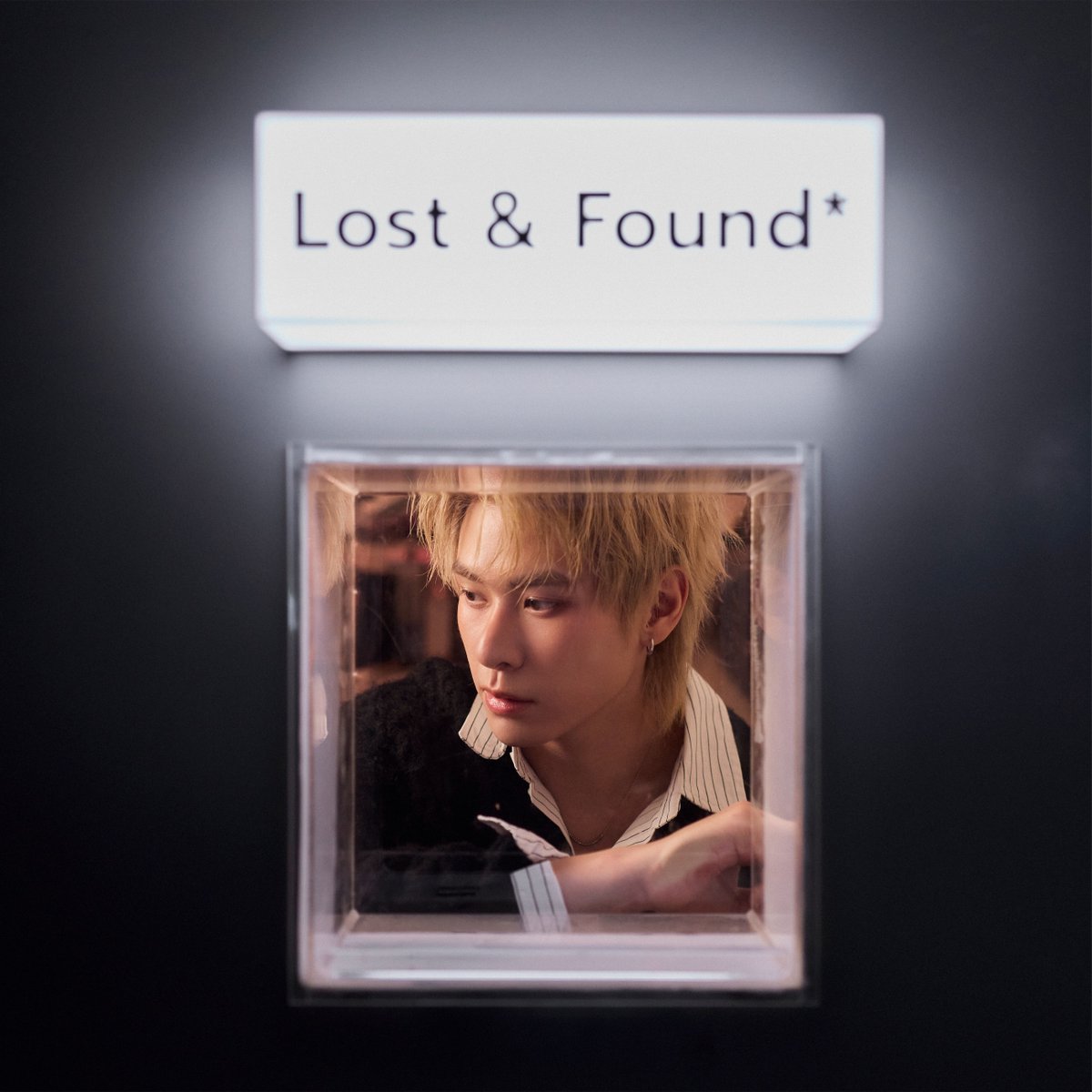 woopmag's tweet photo. “JACKIE JACKRIN” ส่งซิงเกิลใหม่ “UNTIL WE MEET AGAIN”

ส่งท้ายอัลบั้ม EP.02 HOW I FEEL?

พร้อมชวนทุกคนมองย้อนกลับไปด้วยรอยยิ้ม

#UntilWe_MeetAgain #JackieJackrin

กลับมาสร้างความประทับใจให้แฟนเพลงอีกครั้ง สำหรับศิลปินหนุ่มมากความสามารถ “JACKIE JACKRIN” (แจ๊คกี้ จักริน กังวานเกียรติชัย) ที่กลับมาพร้อมซิงเกิลที่ 4 “UNTIL WE MEET AGAIN”  บทสรุปส่งท้ายจากอัลบั้ม EP.02 HOW I FEEL? โดยเพลงนี้ถ่ายทอดความรู้สึกคิดถึงของคนที่แม้เวลาจะพาให้ต้องแยกจากกัน แต่ภาพของช่วงเวลาที่เคยมีร่วมกันยังไม่เคยเลือนหายไปจากความทรงจำ ซึ่งได้ THUNWA (ธันวา เนตรไทย) มารับหน้าที่แต่งเนื้อร้องและทำนอง ร่วมกับ Yoryorkk นั่งแท่นโปรดิวเซอร์และเรียบเรียงดนตรี โดยขยายความรู้สึกผ่าน Electric Guitar ผสานเข้ากับเสียง Bass และ กลอง ที่วางจังหวะอย่างทรงพลัง เสริมมิติด้วย Synth Lead เติมเต็มทำนองให้มีความโดดเด่น อบอวลไปด้วย Mood & Tone ของความอบอุ่นและความผูกพัน ให้ทุกคนพร้อมก้าวเดินต่อไปด้วยรอยยิ้ม

โดย JACKIE JACKRIN ได้เปิดเผยถึงแรงบันดาลใจในการทำงานครั้งนี้ว่า “สำหรับเพลง “UNTIL WE MEET AGAIN” เป็นซิงเกิลที่ผมอยากใช้ถ่ายทอดบทสรุปของความรู้สึกคิดถึงครับ ความคิดถึงในมุมของผมไม่ได้มีแค่ความเศร้าหรือความเสียดาย แต่เต็มไปด้วยความอบอุ่นและความขอบคุณต่อช่วงเวลาดีๆ ที่เคยเกิดขึ้น ผมตั้งใจเล่าผ่านดนตรีสไตล์ป็อปร็อคที่มีพลัง ทั้งเสียงกีตาร์ไฟฟ้าและจังหวะกลองที่หนักแน่น เพื่อสื่อว่าแม้เราจะเดินแยกย้ายไปเติบโตบนเส้นทางของตัวเอง แต่ความทรงจำเหล่านั้นจะยังคงอยู่ และผมเชื่อเสมอครับว่า ตราบใดที่เรายังมีเรื่องราวร่วมกัน สักวันหนึ่งเราอาจได้กลับมาพบกันอีกครั้งบนเส้นขอบฟ้าเดียวกัน ซึ่ง MV ได้ปล่อยออกมาแล้ว อยากให้แฟนเพลงทุกคนได้ลองติดตามชมและยิ้มไปกับความคิดถึงในเพลงนี้ครับ”

ติดตามผลงานล่าสุดของ “JACKIE JACKRIN” กับซิงเกิล “UNTIL WE MEET AGAIN” ได้ที่ YouTube: JACKIE JACKRIN และ Music Streaming ทุกช่องทางได้แล้ววันนี้

MV : https://t.co/6XoH6YYXGS