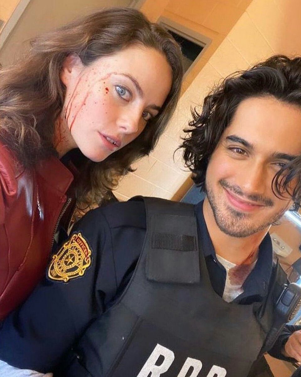 quotesbycleon's tweet photo. The other Leon and Claire in the multiverse. https://t.co/jyV134xcWR