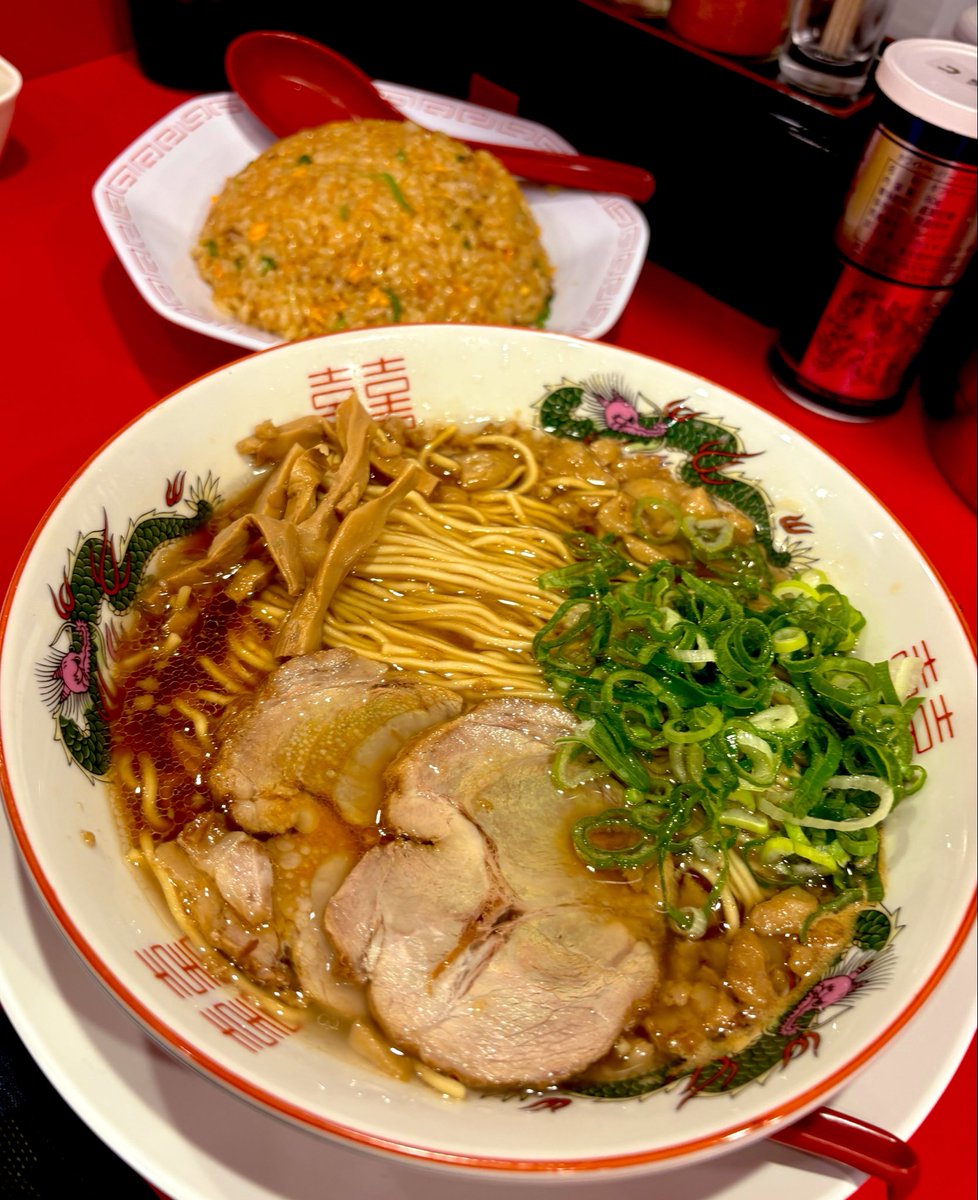 ra_men_niki's tweet photo. もしかしたら芸能人に会えるかも？と期待しながら話題沸騰中の新店舗へ行ってみた！このセットに無我夢中。

大阪と京都に行きたくなった‼️ https://t.co/xzeEjQaxmx