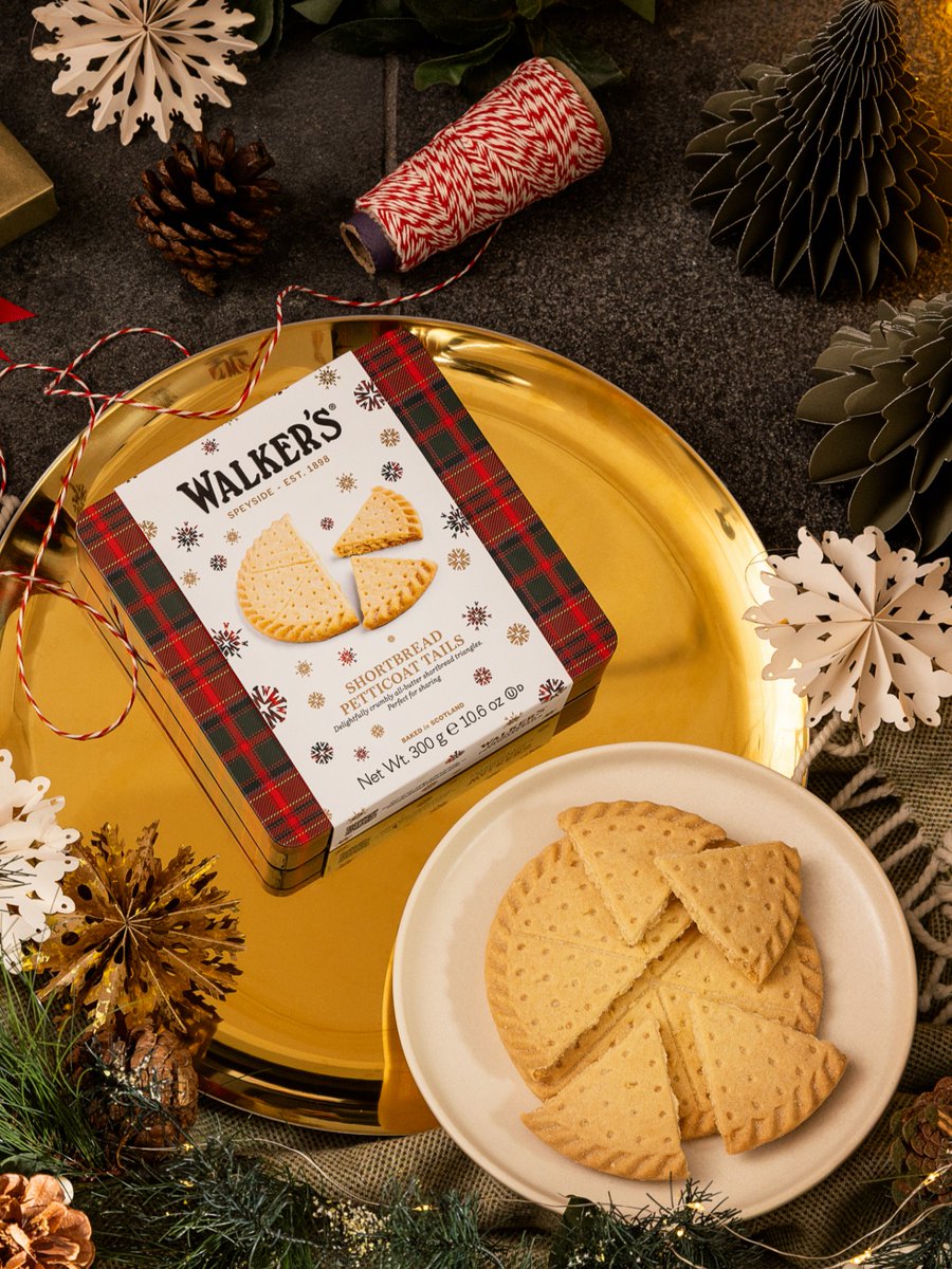 Shortbread's tweet photo. For the people you’re already thinking about. A festive tin of all-butter shortbread, with something for everyone on your list.

#WalkersShortbread #ScotlandAtItsFinest #BakedInScotland #Shortbread #Scotland #AllButterShortbread #FamilyBusiness #Festive #Gifting https://t.co/ATlnfu3wtj