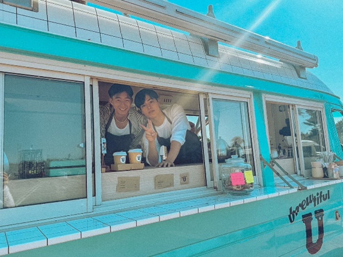 oslolove2004's tweet photo. Happy 3rd anniversary to the day you two first met.👬
I truly believe it was fate that brought you together and turned that first meeting into such a pure, beautiful love story.✨ 
And I still keep rewatching the beginning of how you two met and fell in love❤️
#DaiShun #Dai_Shun https://t.co/96BJdJtzZN