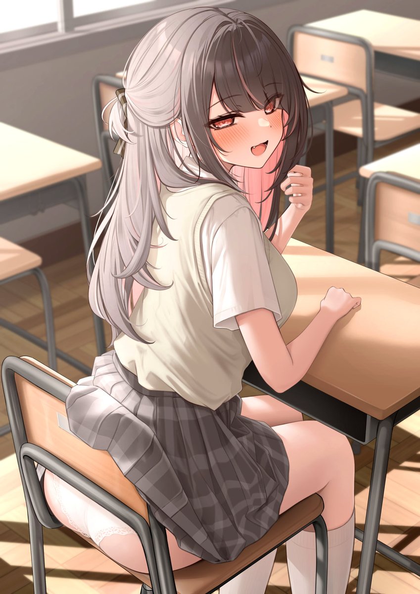 curl_Q_'s tweet photo. 「せんぱい💗私のことそんなに見つめて…かわいい後輩に見とれちゃいましたか？」 https://t.co/MIPkW1UKEf