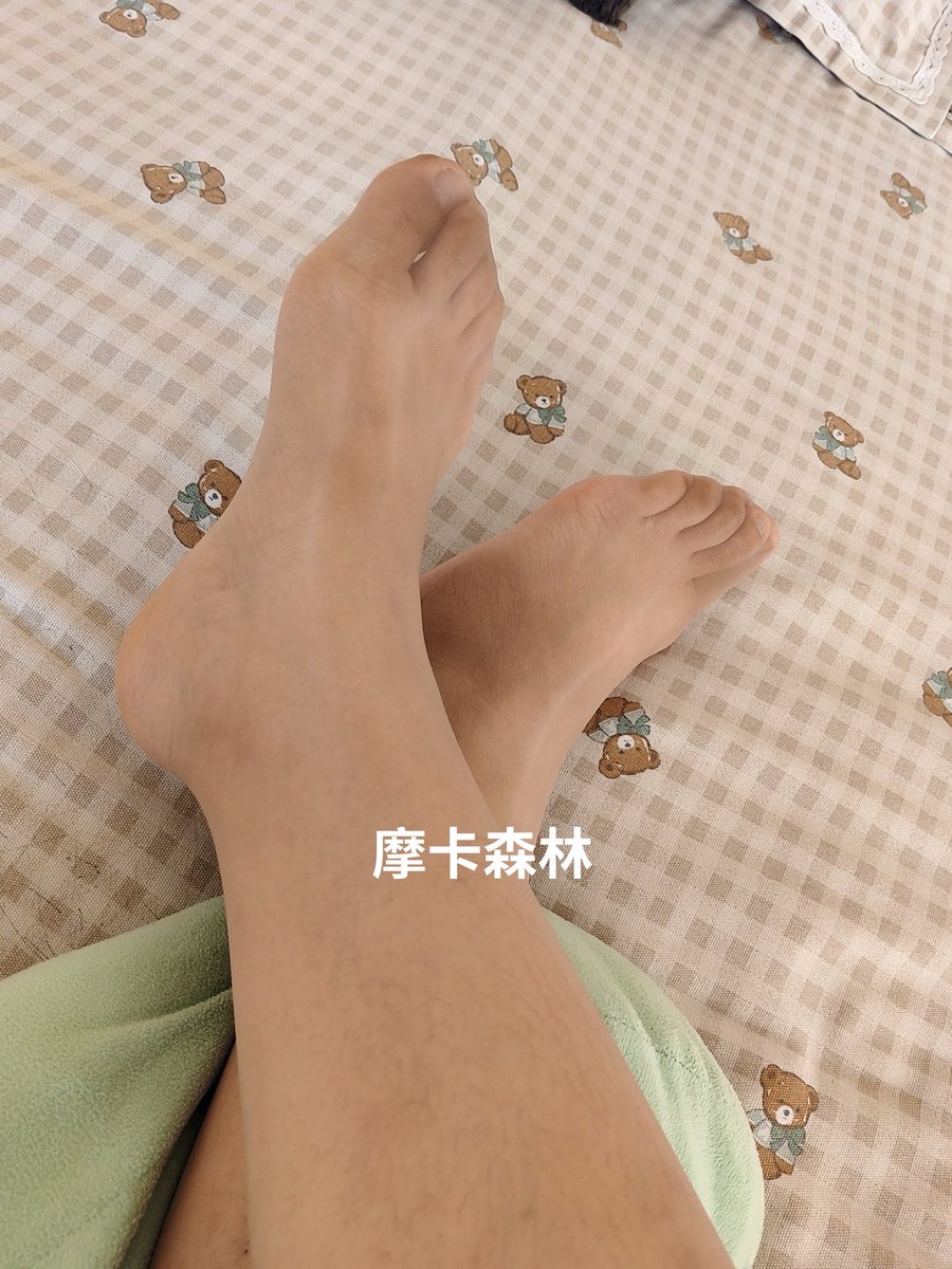 acU2dniVgGKICPU's tweet photo. 柜姐的透明脚尖连裤袜。看起来好性感，透明脚尖丝袜套着更爽 https://t.co/87WFPhAB1C