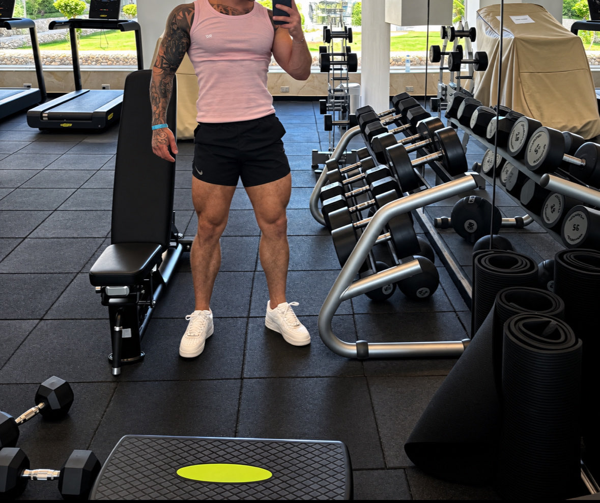 JakubSneakerhub's tweet photo. I'm back—just a quick break. Who's active?

Wróciłem do was, krótki odpoczynek. Kto jest aktywny?

#feet #shoes #gym #master #sneakers https://t.co/KvNeJWrUVF