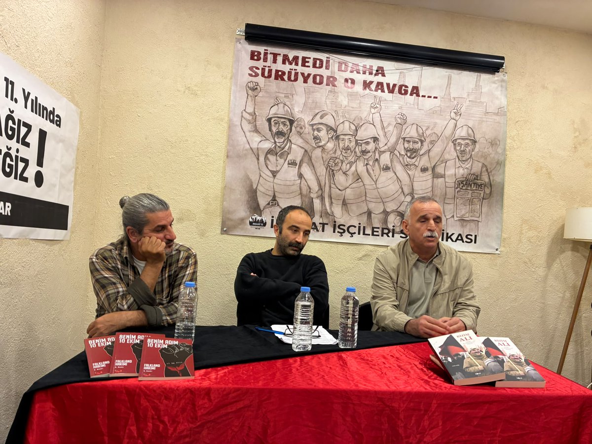 insaatsendika's tweet photo. Anarşist dostlarımızın sendika lokalimizde düzenlediği 10 Ekim Katliamı konulu etkinlikte, İnşaat İş Sendikası olarak bizde konuşmacı olarak yer aldık.

Suruç aileleri, 10 Ekim Katliamında yaşamını yitirenlerin aileleri ve Anarşist geçlerin katıldığı etkinlik, 10 Ekim Katliamına nasıl gelindi, sonrası ve mücadelenin gerekleri üzerine konuşmalarla sona erdi.