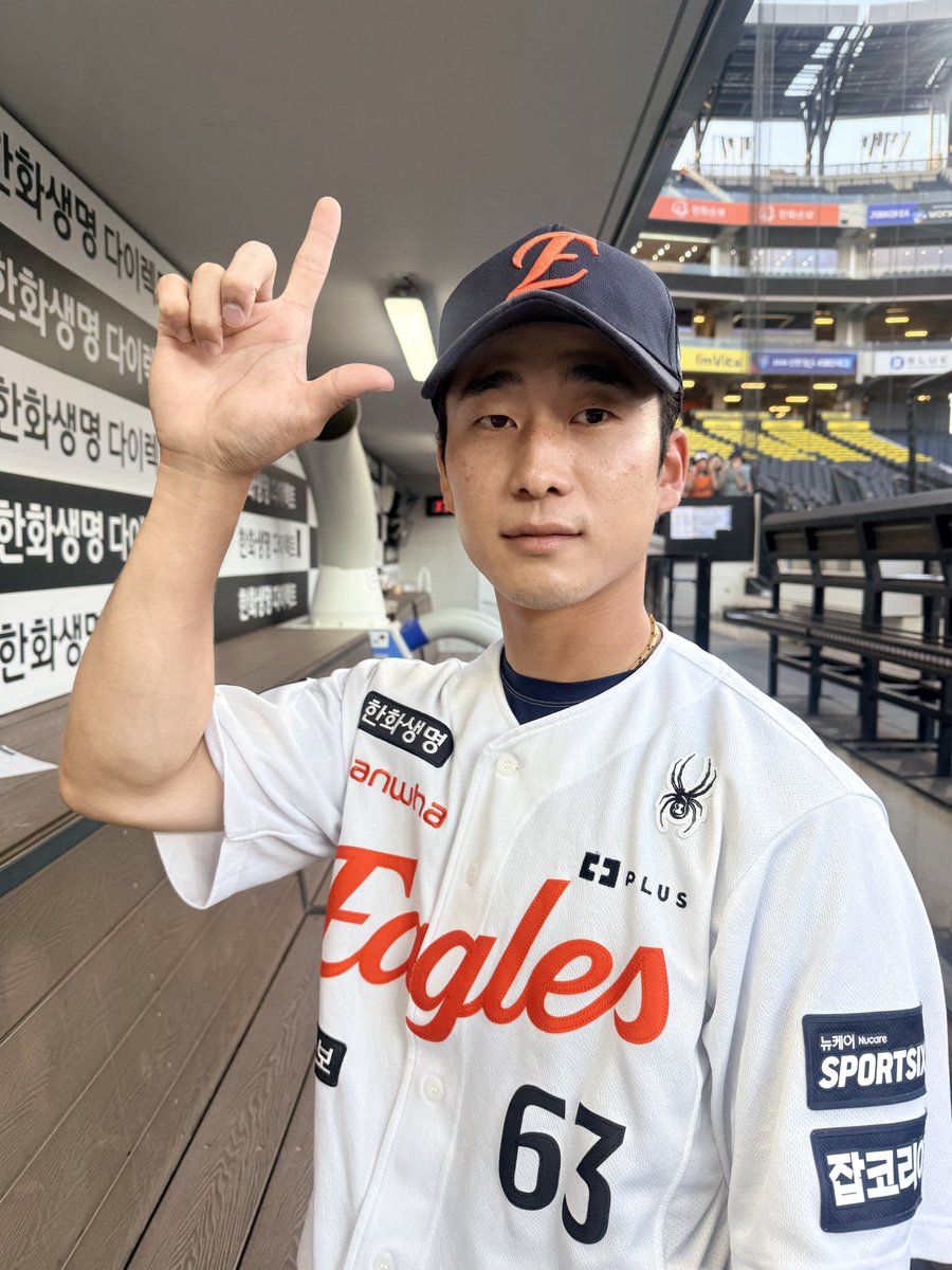 hoodi_thespace's tweet photo. 후디 : L을 가져가 
파키 : 뭐를 가져가요? https://t.co/wifUlw7lvp