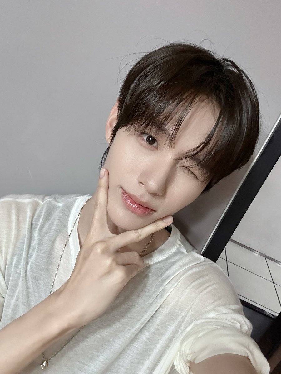 CYE_MEMBERS7's tweet photo. 잇츠라이브 안봤으면 보러가기!!! 🙈

#김성민 #KIMSUNGMIN 
#CLOSEYOUREYES #클로즈유어아이즈
#CYE #클유아 https://t.co/LvaNcSlq6B