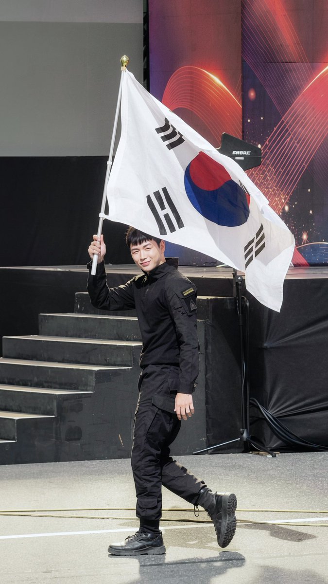 0993923970syk's tweet photo. 261005 마스터 분대장님 수고하셨어요 ☺️👋🏻 #KANGDANIEL #강다니엘 #คังแดเนียล https://t.co/TcEQQT52Di