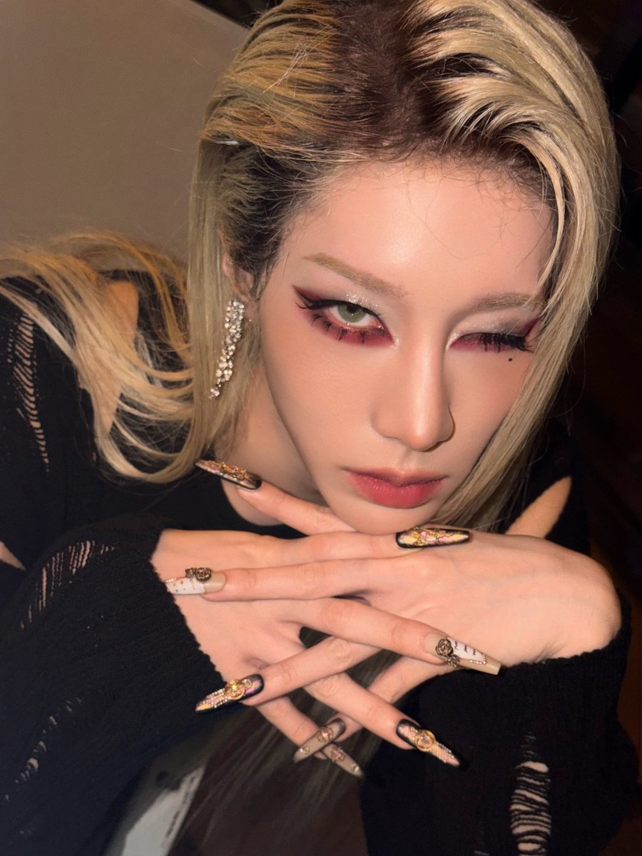 xlovgenderless's tweet photo. 🫧🦋 — 05/10/2026 — 05h14 BRT

[📸 10 Fotos] https://t.co/rmH2u4Wwxs