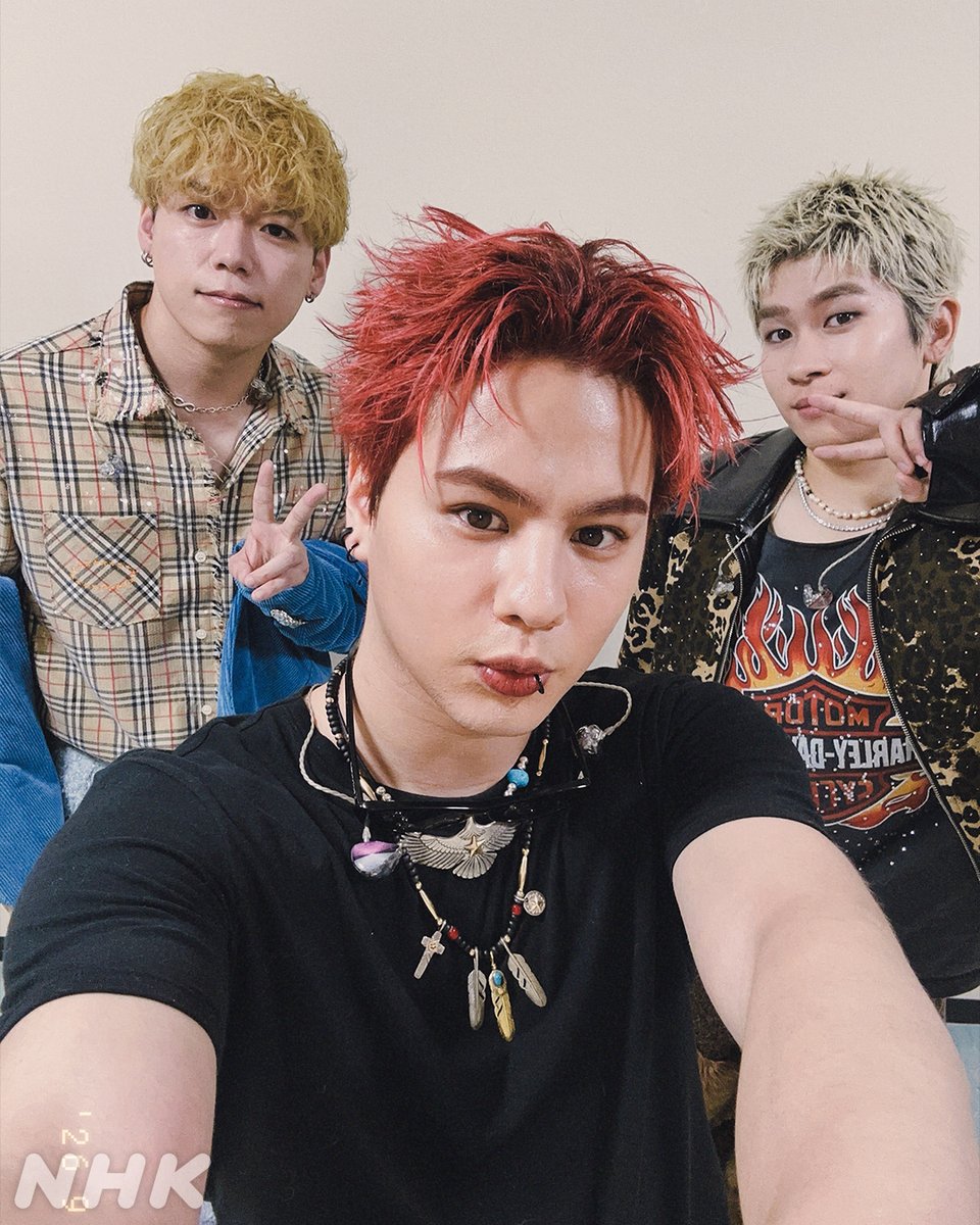 nhk_venue101's tweet photo. 🤳#Venue101EXTRA  見逃し配信中✨

本番前の 
👑≒JOY（#ニアジョイ）👑＆
💥#BALLISTIKBOYZ💥の様子はこちら📸

番組公式インスタには他にも写真が❣️
プロフィールのリンクからチェック👀

見逃し配信はこちらから👇
🔗https://t.co/urNvCs1zm6 https://t.co/mM7kOFxnYe