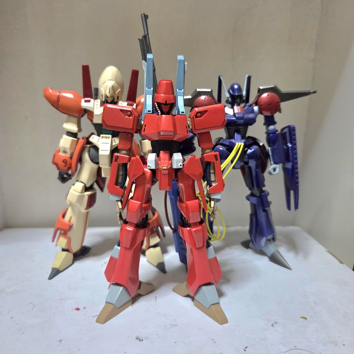 h5eBN68vkY3Ltb7's tweet photo. HG ディザード全塗装で完成です。
フレームはマット、外装はグロスで
仕上げました。
#重戦機エルガイム 
#プラモデル
#バンダイ https://t.co/lJ7C6X3atK