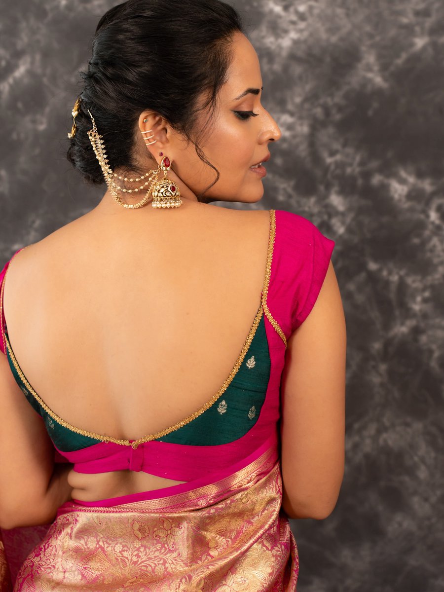 KKMu1w's tweet photo. Anasuya Bharadwaj❤️🥰
#AnasuyaBharadwaj
#Anasuya https://t.co/DWQgVopR5g