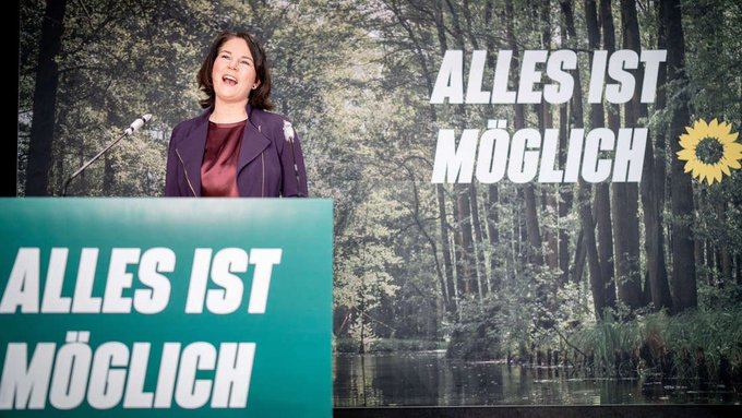 ernsterjuenger's tweet photo. Ist das da ein Buchenwald, im Hintergrund?   🤔 https://t.co/WM29fdnrqc