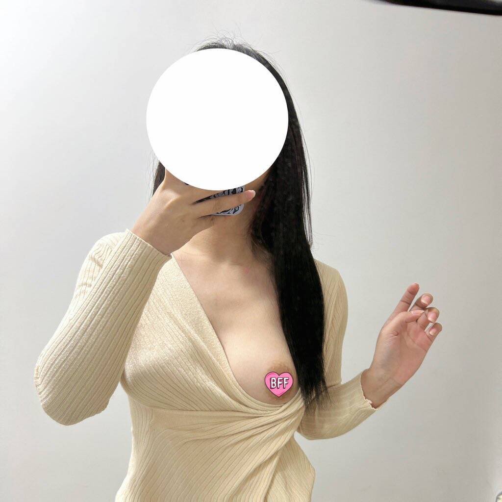 ederjuarezz's tweet photo. 今天的反差感大吗？😏期待我下一次拍更反差的吗？#布里斯班 #反差 #女大 https://t.co/cHkC6fjmIC
