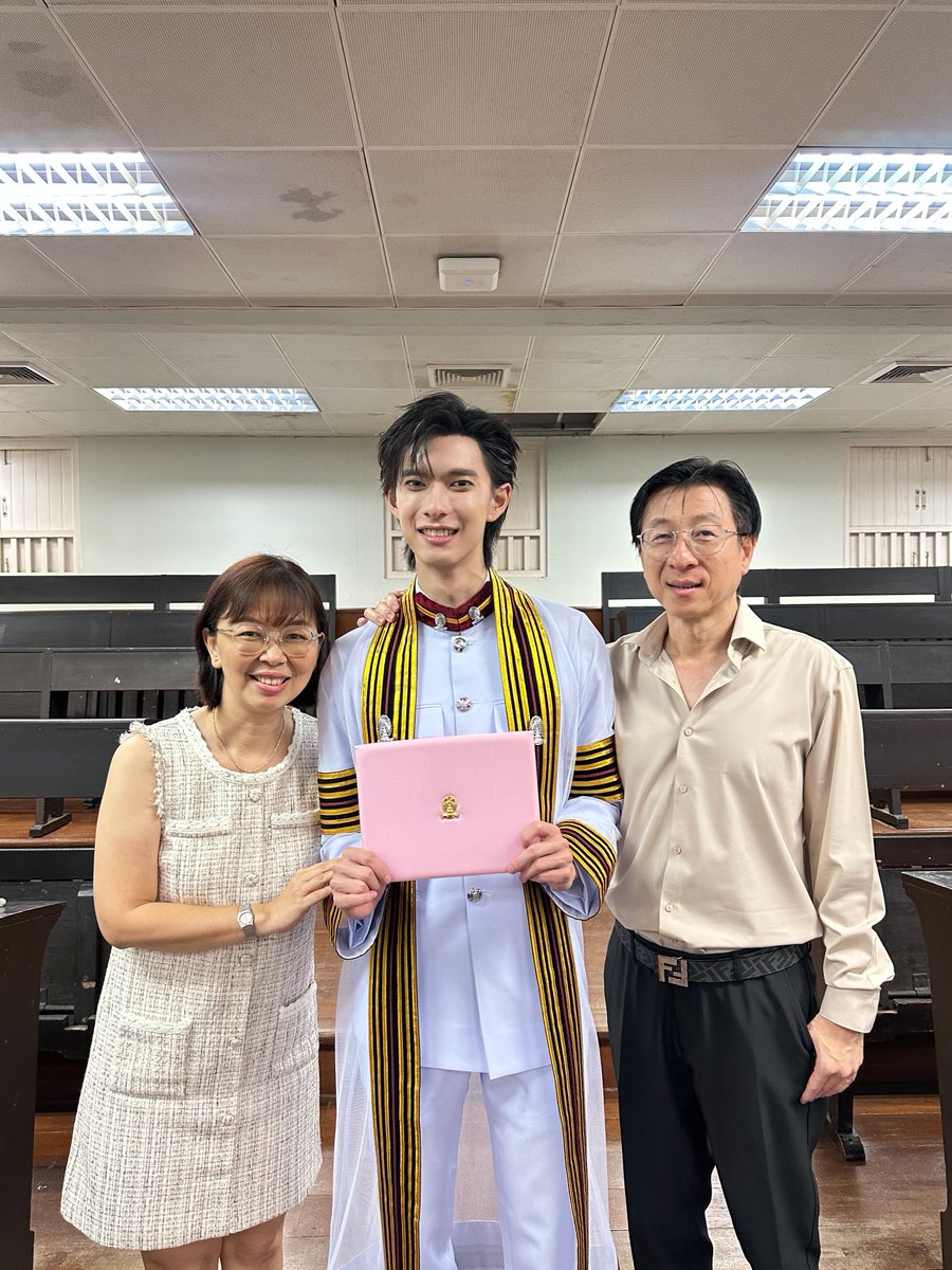 twavebyku's tweet photo. ขอแสดงความยินดีกับ “พูห์ กฤติน กิจจารุวรรณกุล” ในโอกาสสำเร็จการศึกษา ปีการศึกษา 2569 วุฒิปริญญาตรี ISE Chula (International School of Engineering) หลักสูตรวิศวกรรมศาสตรบัณฑิต (หลักสูตรนานาชาติ) ของ คณะวิศวกรรมศาสตร์ สาขา Robotics & AI: วิศวกรรมหุ่นยนต์และปัญญาประดิษฐ์ จากจุฬาลงกรณ์มหาวิทยาลัย

#PoohGraduationDay 
#ppoohkt