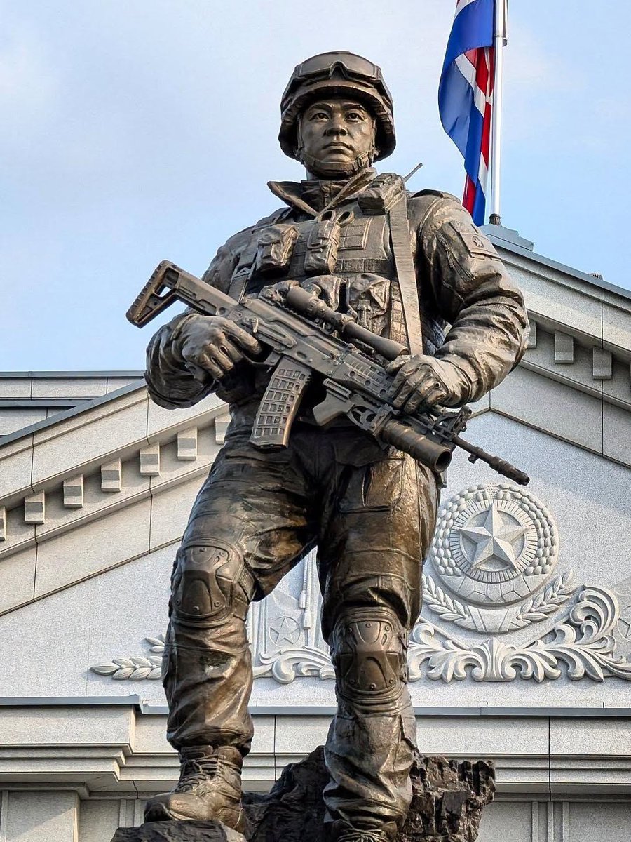 jmscaronte's tweet photo. Esculturas de las tropas Norcoreanas en la Guerra de Ucrania. https://t.co/ExE6jtw0YJ