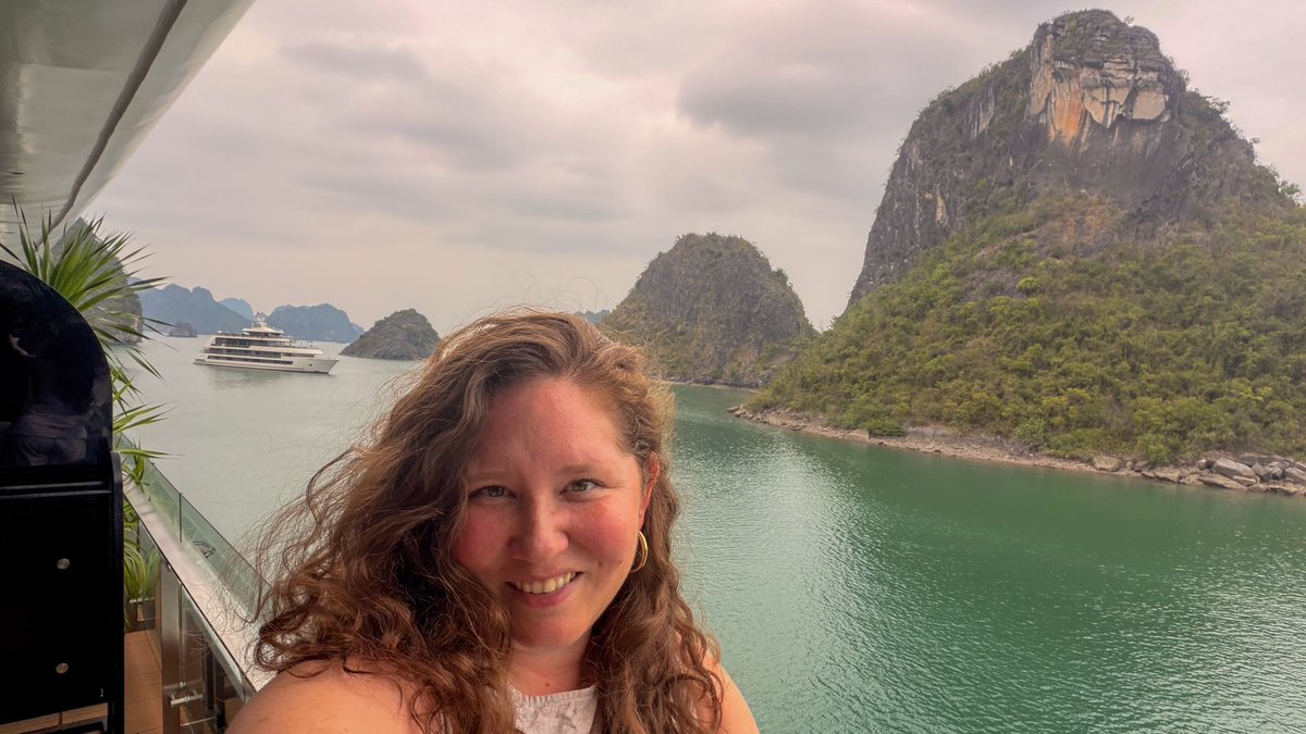 Shauna273972's tweet photo. North Vietnam in snapshots: cruising, kayaking, and drone views over Ha Long Bay, lake walks, luxury at @capellahanoi, and the unforgettable chaos of Hanoi. https://t.co/nDEZwz7feq