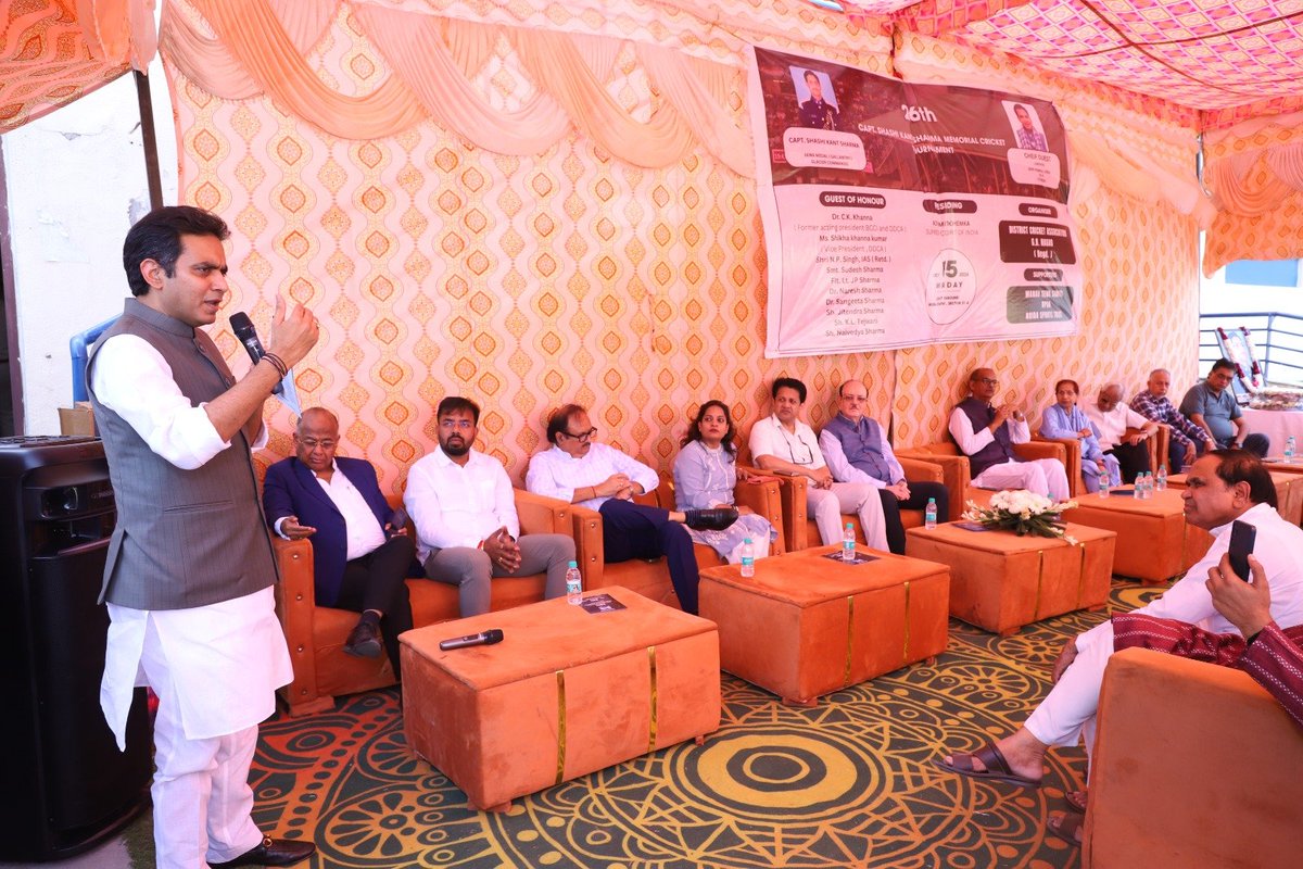 PankajSinghBJP's tweet photo. आज नोएडा स्टेडियम में शहीद कैप्टन शशिकांत शर्मा जी की पावन स्मृति में आयोजित 26वें कैप्टन शशिकांत मेमोरियल क्रिकेट टूर्नामेंट का शुभारंभ किया। 

मातृभूमि की रक्षा करते हुए अपना सर्वोच्च बलिदान देने वाले वीर सपूत को नमन। उनकी वीरता, साहस और देशभक्ति सदैव हम सभी को प्रेरणा देती रहेगी। खेल के माध्यम से उनकी स्मृति को जीवंत रखने का यह प्रयास युवा खिलाड़ियों में राष्ट्रप्रेम, अनुशासन और समर्पण की भावना को मजबूत करता है।