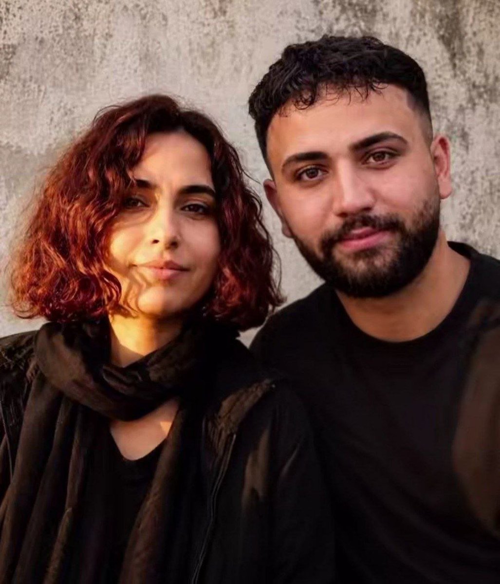 PennyWiseIR's tweet photo. امروز علیرضا سپاهی با اذان صبح اعدام شد

دوست‌دخترِ علیرضا «مهشاد کشانی» که خودشم محکوم به حبسه دیروز با علاقه خودش و اجازه خانواده به عقد علیرضا در اومده بود
علی‌رضا از معترضین دی‌ماه بود که قبلا هم تا چوبه دار رفته بود ولی قبل اعدام سکته قلبی کرده بود https://t.co/i3E69JZsJu