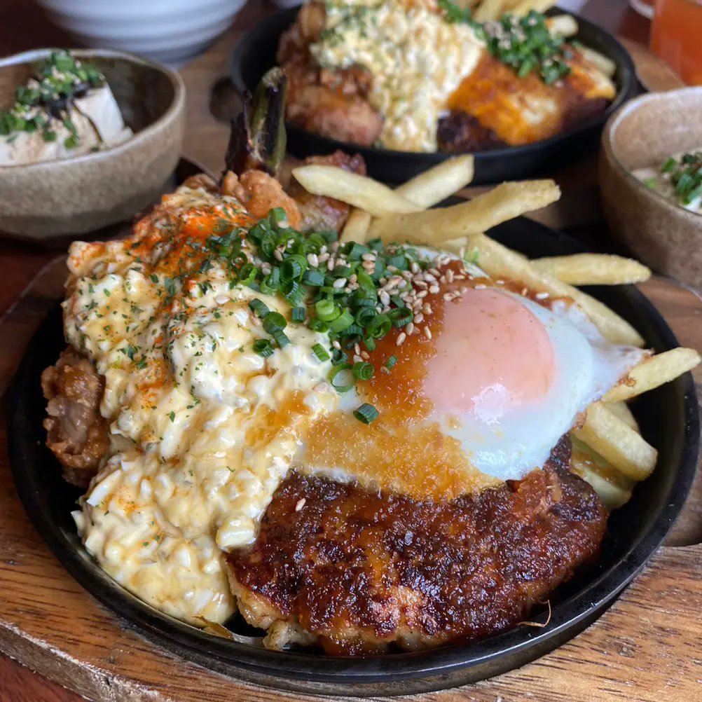 Fukuoka_leapup's tweet photo. ＼福岡でランチ選びに悩んだ時はチェック！／

福岡・天神エリアの人気ランチ50選🍽️

地元の方はもちろん、
福岡観光で訪れた方にもおすすめ！

全50店舗の詳しい紹介はこちら▽
https://t.co/JI2bo1tEli https://t.co/BnzGxs8dQa