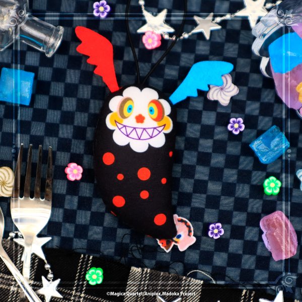k42wKKihKBGTvXv's tweet photo. バッグなどに付けられる便利なゴムひも付きです！
是非一緒にお出かけして下さいね♪
 
『魔法少女まどか☆マギカ　かぷっこふれんず2』は
一部取り扱い店舗にて10月中旬ごろから順次発売予定です！

#最新情報　#カプセルトイ https://t.co/cYXM2G93Uq