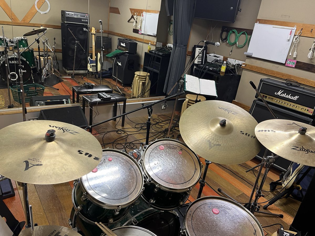 utoTHEone's tweet photo. めちゃめちゃ体重いのでシンバル低くしてまいります https://t.co/BdrGYrm7Y5