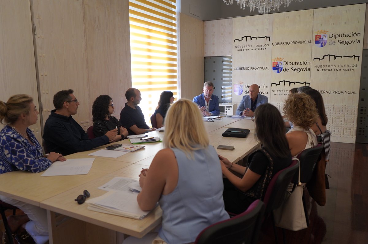 DipuSG's tweet photo. 🟤🤝 #DesarrolloEconómico | La Diputación de Segovia acoge un encuentro entre agentes implicados en el desarrollo del CTC del sector cárnico

https://t.co/BrVnYjAiIe https://t.co/H7NGfz6Hzg