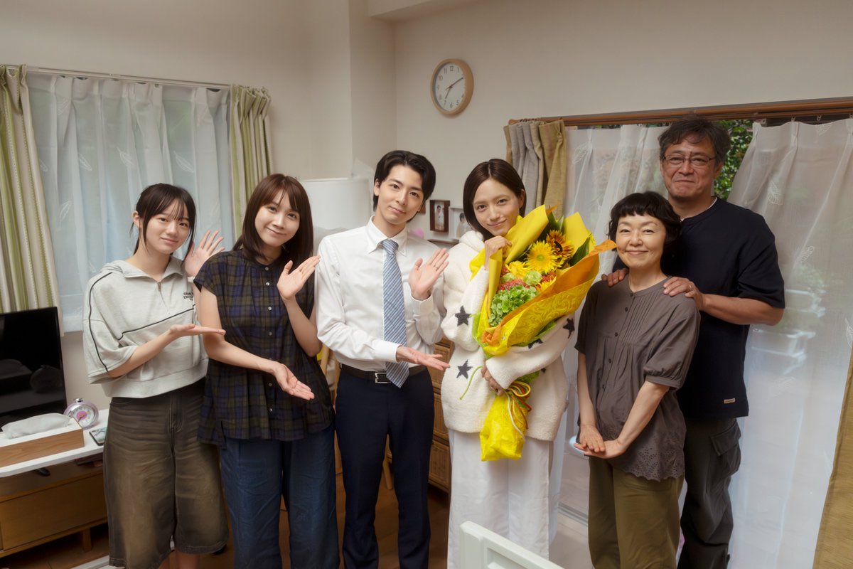 yamato_uk_ns's tweet photo. 山戸結希監督映画『#ママがもうこの世界にいなくても　私の命の日記』が、公開3日目までに29万2000人を動員、興行収入4.4億円を突破し、興行成績ランキングにて第１位をいただく、大ヒットスタートとなりました。

同時に、Filmarks初日満足度ランキングにて、★4.10という値で、第１位をいただきました。

映画館に足を運んでくださり、
この映画を求めてくださった、
観客のお一人おひとりのお力に、
その大きさに、ほかなりません。
みなさまからの大きな大きな贈り物に、
心より深く、御礼申し上げます。