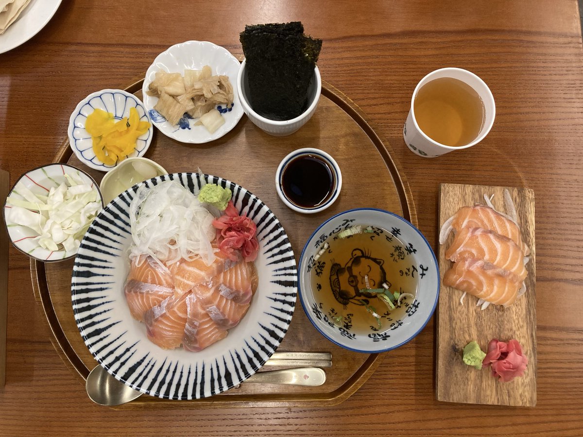charxn0328's tweet photo. 점점갈수록 힘드니
맛있는걸 많이 먹여줘야지
오늘 저녁은 사케동 https://t.co/i5dnUUsymx