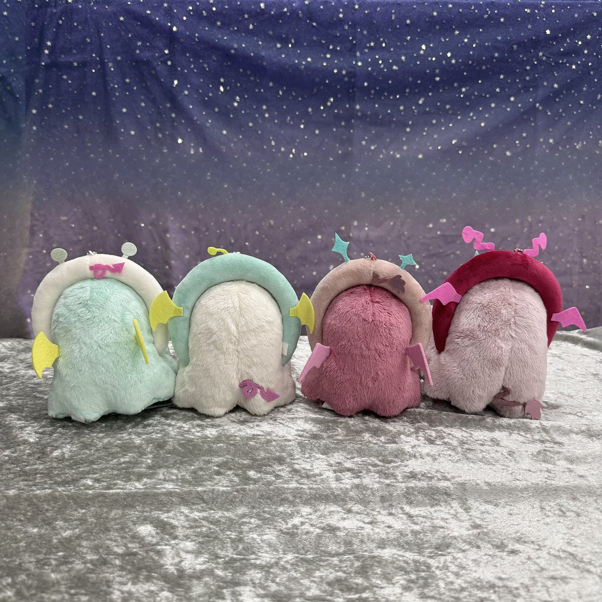 mofmof_parade's tweet photo. ⌒⌒⌒⌒⌒⌒⌒⌒⌒⌒⌒⌒⌒⌒⌒⌒⌒⌒⌒

「モフハロSTORE」開催まであと3日🎃

︶︶︶︶︶︶︶︶︶︶︶︶︶︶︶︶︶︶︶
いよいよはじまるよ～👻🎃

10月8日(木)より東京、10月28日(水)より大阪にて開催！
ハロウィンの季節にやって来るモフモフたちの展示や、グッズ販売をお楽しみに！

詳細はこちら📢
https://t.co/a8ab2k86kV

#モフパレ #モフハロ