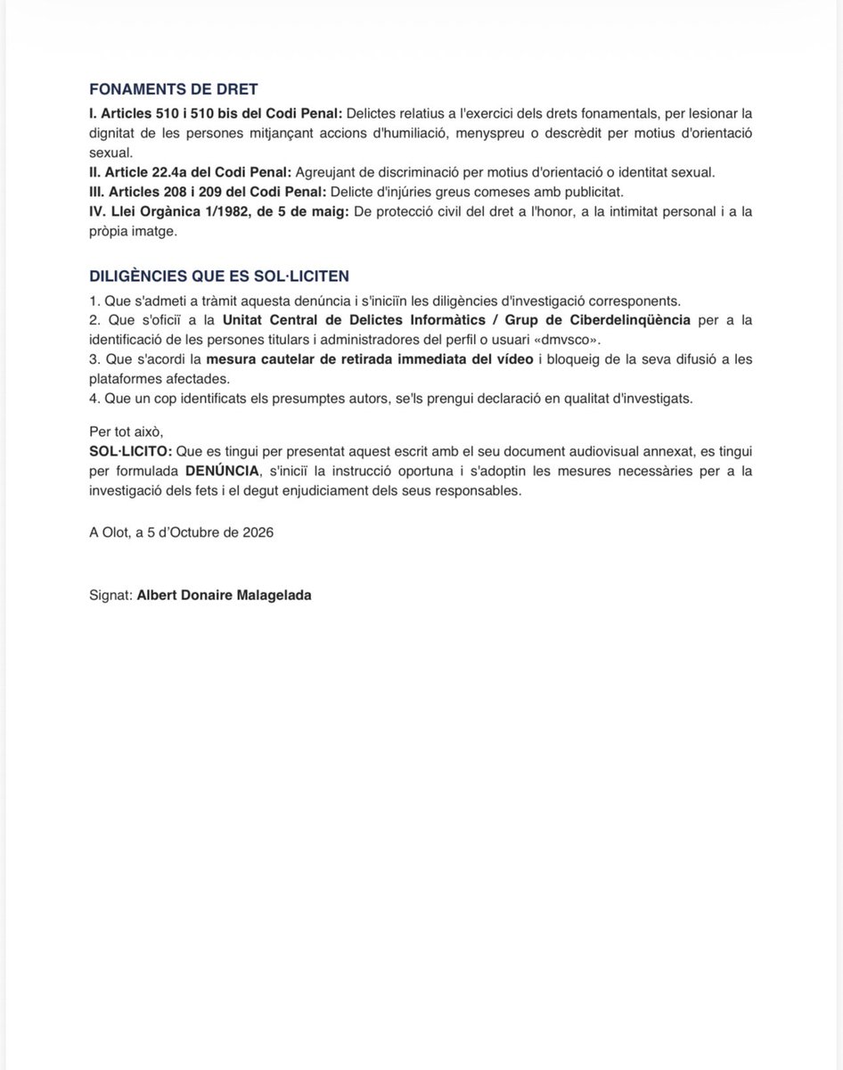 albertdmcat's tweet photo. Quan dic que faig una cosa, la faig.
L’homofòbia no li sortirà gratis a en @dmvsco.
Ja que em té bloquejat, li podeu fer arribar que ja ho he facilitat a qui pertoca.
Aquesta extrema esquerra, que quan convé, treuen a passejar l’homofòbia. #NiOblitNiPerdó
@orriolsderipoll https://t.co/nbiVpwFCaM