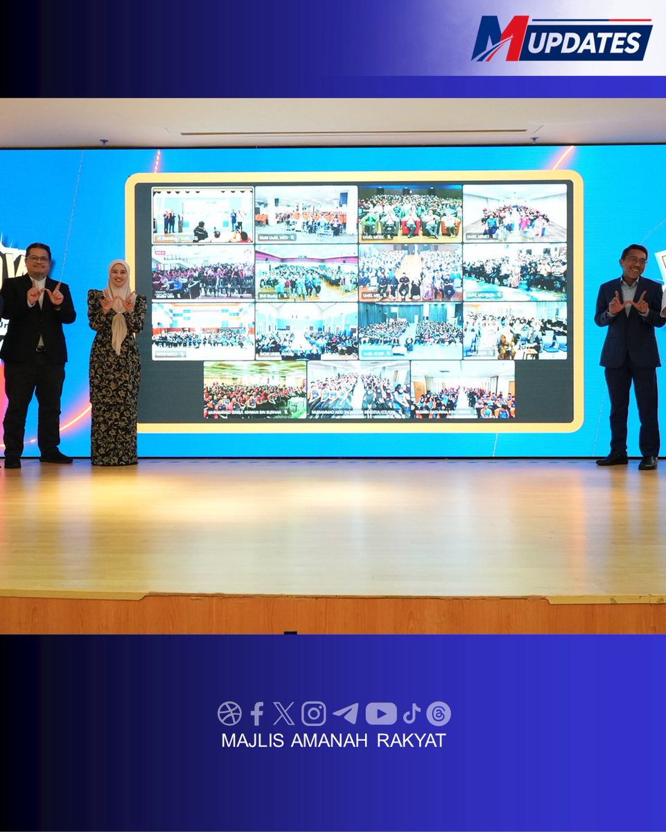 maragov's tweet photo. 𝗞𝗨𝗔𝗟𝗔 𝗟𝗨𝗠𝗣𝗨𝗥, 𝟱 𝗢𝗸𝘁𝗼𝗯𝗲𝗿 𝟮𝟬𝟮𝟲 – Mahasiswa baharu Universiti Kuala Lumpur (UniKL) diseru memanfaatkan peluang dan ruang yang tersedia sepanjang pengajian untuk membina kecemerlangan akademik, sahsiah, kepimpinan serta kemahiran yang diperlukan dalam mendepani cabaran masa hadapan.

Perkara itu menjadi antara penekanan dalam Majlis Ramah Mesra Pengarah Kanan Pelaburan MARA bersama mahasiswa baharu UniKL yang berlangsung di Dewan Kuliah Bestari, UniKL Malaysian Institute of Information Technology (UniKL MIIT), di sini hari ini. 

Majlis yang dihadiri YBhg. Puan Lailatul Asmah Mohd Tahir, Pengarah Kanan Pelaburan MARA itu turut diisi dengan ucaptama dan sesi interaksi bersama mahasiswa, sekali gus membuka ruang perkongsian secara lebih dekat dengan generasi baharu UniKL. 

Program berkenaan menjadi platform untuk memperkukuh hubungan antara MARA, UniKL dan mahasiswa baharu, di samping menyemai semangat kecemerlangan akademik, kepimpinan, pembangunan sahsiah serta jati diri dalam kalangan mahasiswa selaras dengan aspirasi pendidikan MARA. 

Turut berlangsung ialah Pelancaran Ikhtisar Eksekutif Buku Panduan Pembangunan Pelajar UniKL atau 𝘚𝘵𝘶𝘥𝘦𝘯𝘵 𝘋𝘦𝘷𝘦𝘭𝘰𝘱𝘮𝘦𝘯𝘵 𝘏𝘢𝘯𝘥𝘣𝘰𝘰𝘬 (SDH) sebagai usaha memperkukuh pembangunan mahasiswa secara holistik, progresif dan berasaskan kompetensi. SDH menyediakan kerangka yang menghubungkan pengalaman akademik, kokurikulum, profesional, industri, keusahawanan, kepimpinan dan kemasyarakatan dalam satu ekosistem pembangunan mahasiswa yang menyeluruh dan bersepadu, berteraskan R.I.S.E. – 𝘙𝘦𝘴𝘪𝘭𝘪𝘦𝘯𝘤𝘦, 𝘐𝘯𝘯𝘰𝘷𝘢𝘵𝘪𝘰𝘯, 𝘚𝘶𝘴𝘵𝘢𝘪𝘯𝘢𝘣𝘪𝘭𝘪𝘵𝘺 𝘥𝘢𝘯 𝘌𝘯𝘵𝘳𝘦𝘱𝘳𝘦𝘯𝘦𝘶𝘳𝘴𝘩𝘪𝘱 bagi membentuk mahasiswa yang berdaya tahan, inovatif, berjiwa keusahawanan serta bersedia menghadapi perubahan dan keperluan masa hadapan. 

Penganjuran program ini sekali gus memperkukuh usaha melahirkan mahasiswa UniKL yang kompeten, berintegriti, inovatif, berdaya tahan serta mempunyai jati diri yang kukuh, di samping menyemai kebanggaan menjadi sebahagian daripada Gen MARA dan warga UniKL.