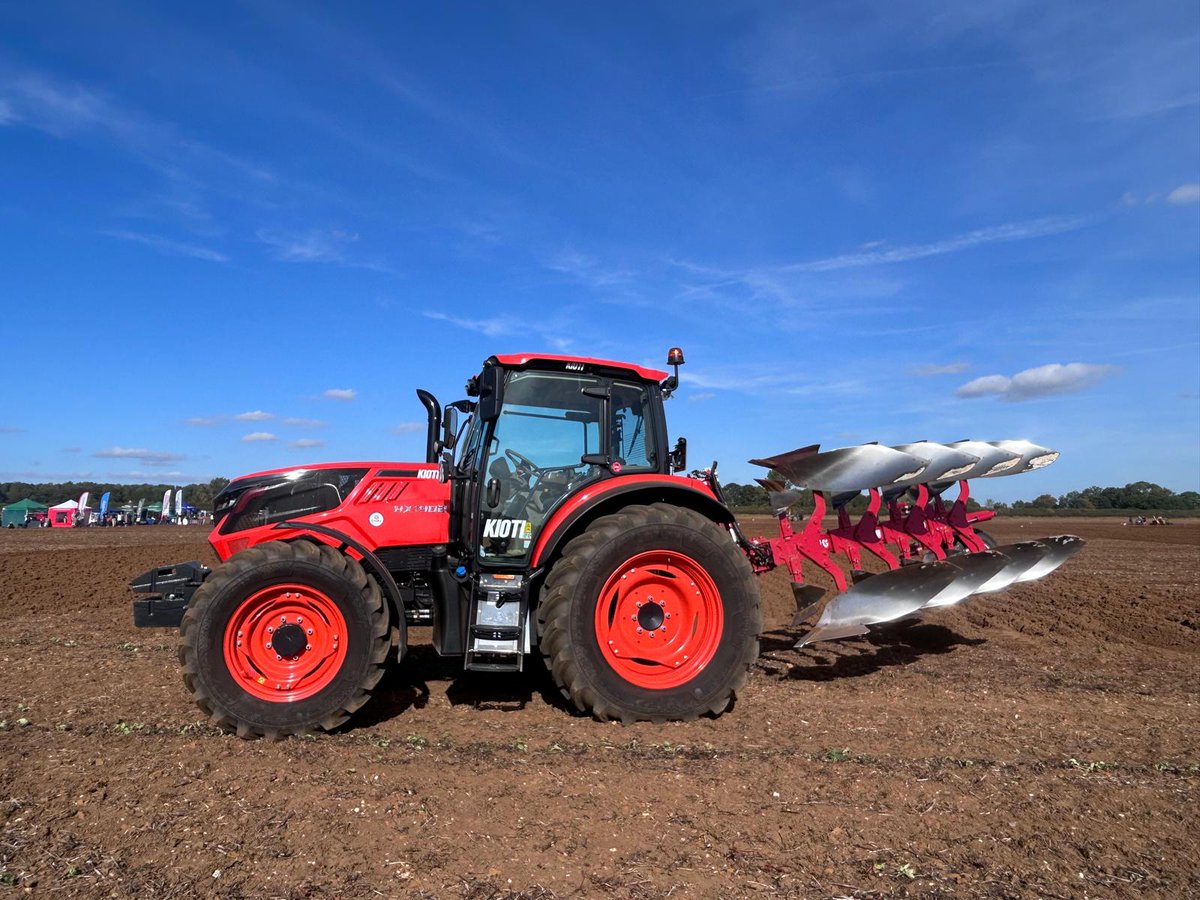 OPICOag's tweet photo. 🚜 The OVLAC Classic Plough putting in a great performance at the Rearsby &amp; District YFC 74th Annual Ploughing Match with Cooks Midlands Ltd

Find out more about the Ovlac range of ploughs today - https://t.co/aMn85Dvus5

#OPICO #OVLAC #Ploughing https://t.co/j4x1w3RP8i