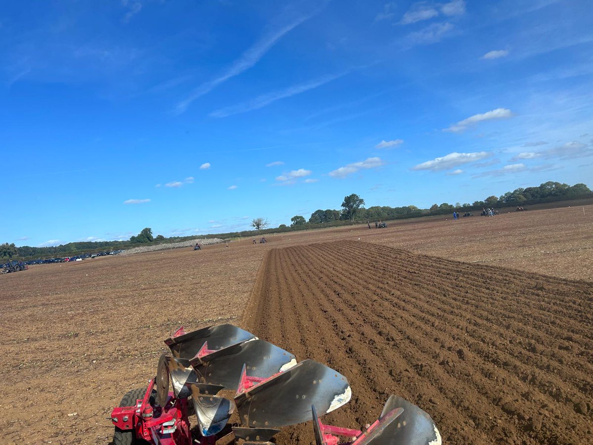 OPICOag's tweet photo. 🚜 The OVLAC Classic Plough putting in a great performance at the Rearsby &amp; District YFC 74th Annual Ploughing Match with Cooks Midlands Ltd

Find out more about the Ovlac range of ploughs today - https://t.co/aMn85Dvus5

#OPICO #OVLAC #Ploughing https://t.co/j4x1w3RP8i