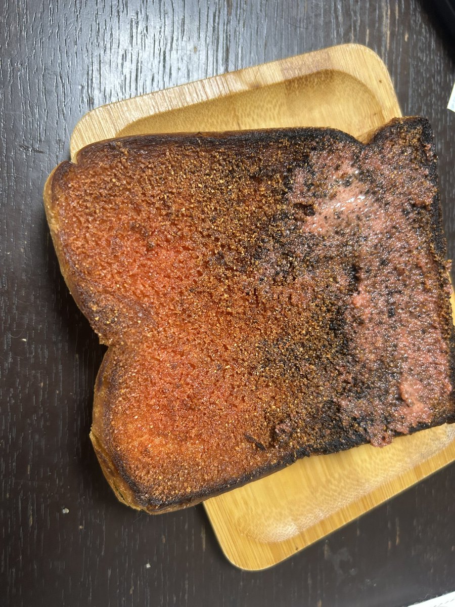 Fuka215's tweet photo. ふだん料理しないから焦げ焦げになった…
苦いよー(´；ω；｀) https://t.co/YMHEXWSWVk