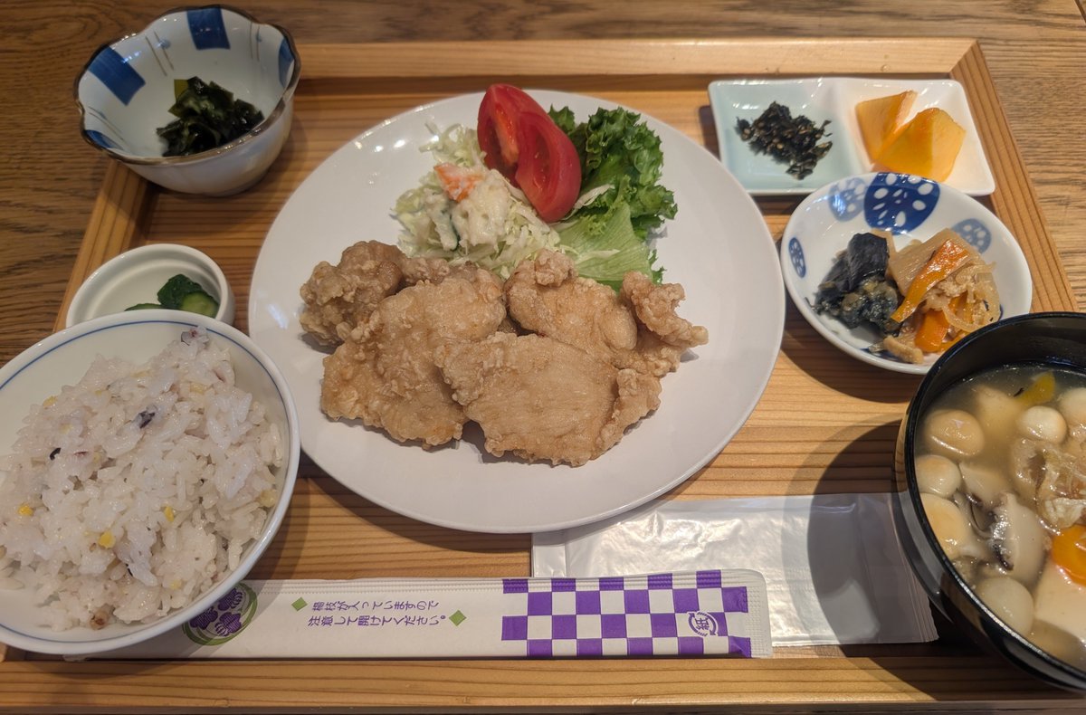 shushu_bell's tweet photo. 看板猫さん癒しすぎた…#百俵館 https://t.co/vYacIEiUHs