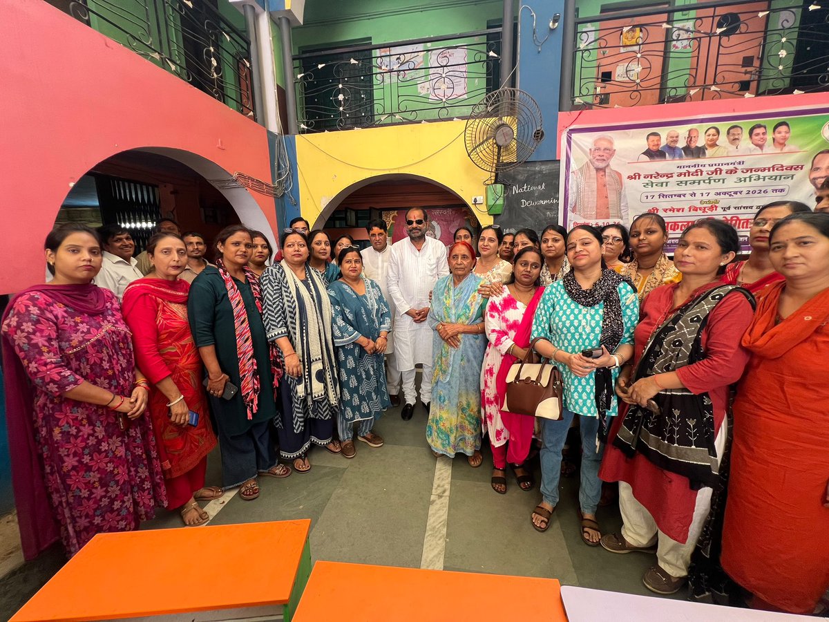 rameshbidhuri's tweet photo. विश्व के लोकप्रिय राजनेता, माननीय प्रधानमंत्री श्री @narendramodi जी के जन्मदिवस एवं सरकार के प्रमुख के रूप में उनके 25 वर्षों की गौरवपूर्ण सेवा-यात्रा के अवसर पर #SevaSankalpAbhiyan के अंतर्गत बि.के. कॉन्वेंट स्कूल, पुल प्रह्लादपुर में चित्रकला प्रतियोगिता का आयोजन में नन्हे कलाकारों ने अपनी प्रतिभा और रंगों के माध्यम से प्रधानमंत्री जी की 25 वर्षों की सेवा-यात्रा, राष्ट्रभक्ति एवं विकसित भारत के संकल्प को खूबसूरती से अभिव्यक्त किया।

गुजरात के मुख्यमंत्री से लेकर देश के प्रधान सेवक तक की इस प्रेरणादायी सेवा-यात्रा को नमन करते हुए, आइए हम सभी विकसित भारत के निर्माण में अपनी भूमिका निभाने का संकल्प लें।

#SevaSankalpAbhiyan #MyBharat2047 #BJP4Delhi 
#RameshBidhuri
