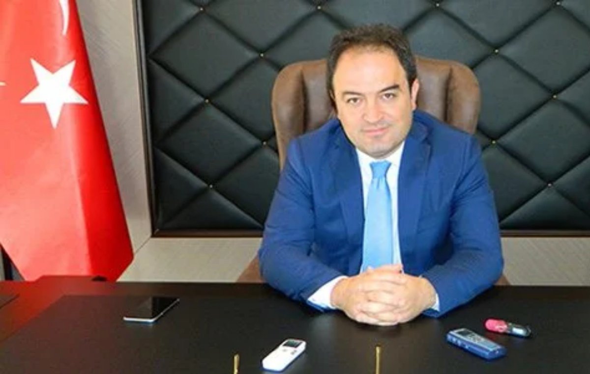 medyaboru's tweet photo. 🔴Fon dolandırıcılığında 20 milyar TL kazandığı iddia edilen eski bürokrat Osman Arıkan Nacar'ın yurtdışına kaçtığı iddia ediliyor. (Sözcü) https://t.co/ISjavm3Qr3