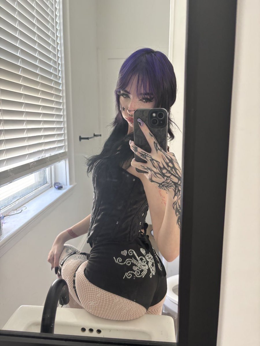 beaUtyinFloRyne's tweet photo. don't let the aesthetic fool you 🤫 https://t.co/gZjdRTXyc2
