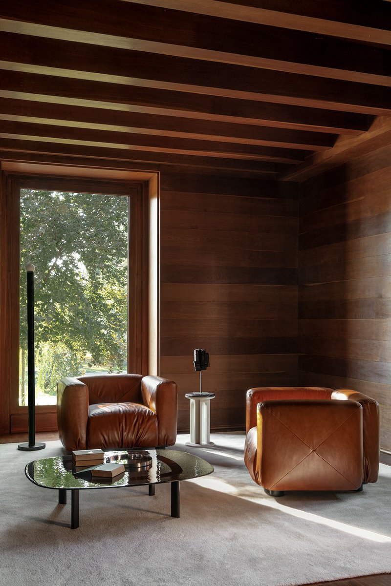 arflex's tweet photo. Marius&amp;Marius sofa
Design Mario Marenco 1970
arflex brings back Marius&amp;Marius, the iconic sofa designed by Mario Marenco in the 1970s, symbol of an era when Italian design knew how to combine comfort, irony and originality.
-
#arflex #marius&amp;marius #armchairs #leather https://t.co/jPpG7nQn6N