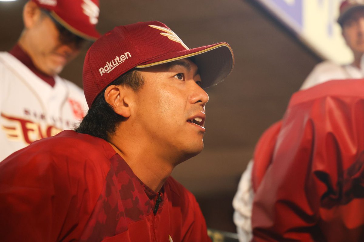 Rakuten__Eagles's tweet photo. ＼2026シーズン最終戦の円陣は #田中貴也 選手📣／

「試合に出られることも、チャンスがあることも当たり前じゃないと思うので、今この瞬間を大切にして、今日の最終戦をやり切りましょう。

来年につなげるためにも、この1試合、全力で戦いましょう！
さぁ、いこう！🔥」

#RakutenEagles
#強鷲革新 https://t.co/DYb2l79D8V