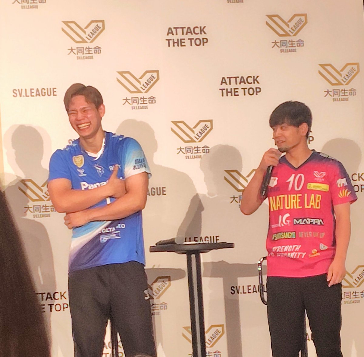 xia_hi's tweet photo. 古賀選手が自己紹介で「古賀紗理那です」とボケた際の西田選手の笑顔がめちゃ良いので見て https://t.co/imvC4ItX1F