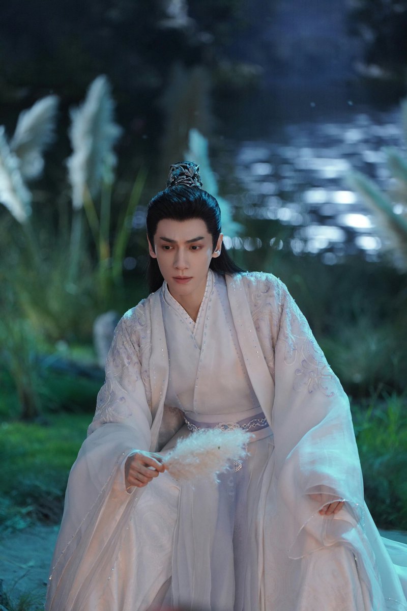 LuoYunxiFanClub's tweet photo. Luo Yunxi in white is always 👌 
🍐#ShadowPunisher #魅影神捕
🦁#LuoYunxi #罗云熙 https://t.co/iBA5GyXlwR