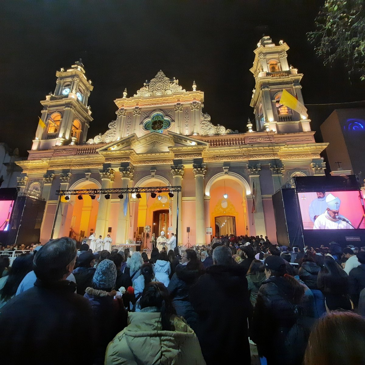 ScarnattoDaniel's tweet photo. @piroabrazo Y eso que no viste la peregrinación del milagro en Salta en septiembre. Caminan durante más de 15 días la más larga de 400 kilómetros bien de todos los pueblos y ciudades de Salta. https://t.co/Jkd2QMbUia