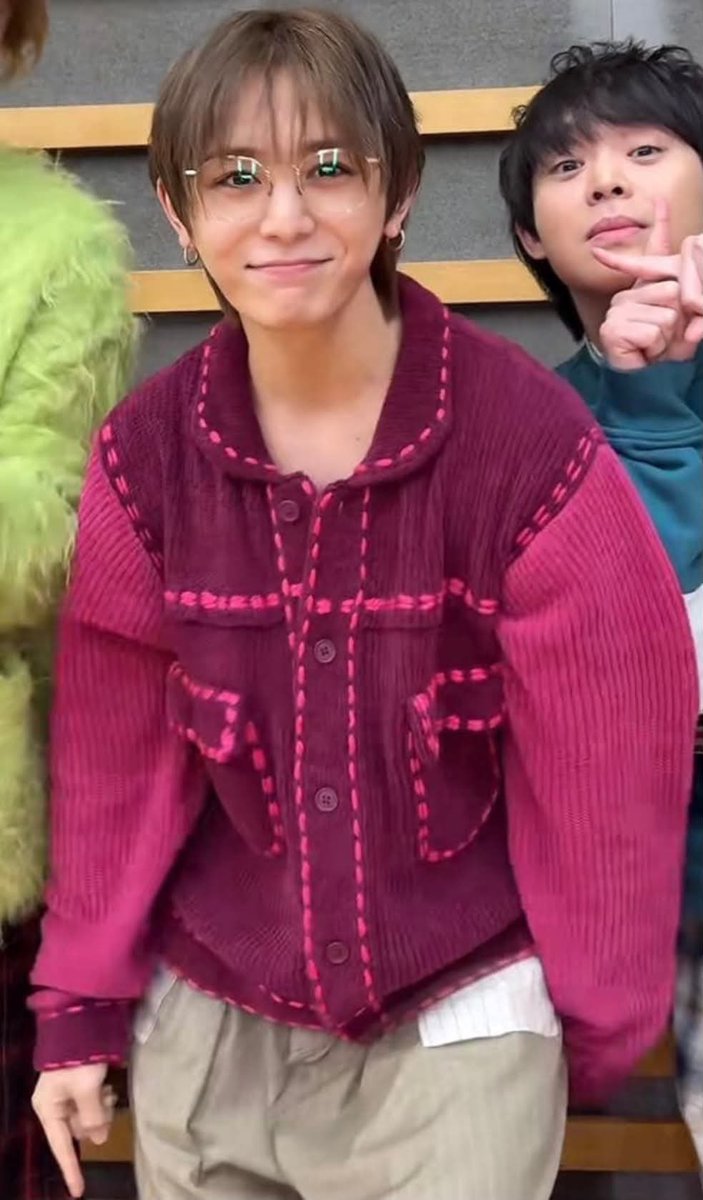 loop_clips's tweet photo. え、山田涼介が草彅剛からもらったジャケット、
なんでメルカリに出てるん？？？

まさか……売ったとかじゃないよな？ https://t.co/1dYu8NyKiR